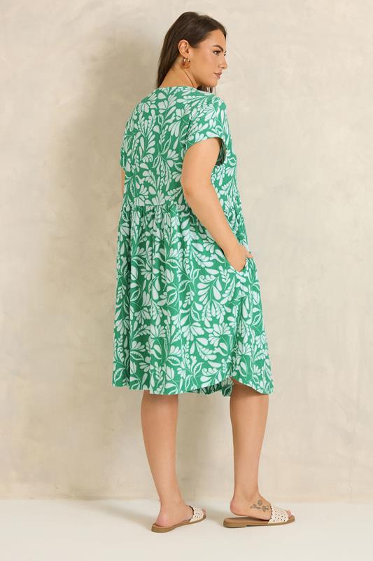 EVANS Plus Size Green Leaf Print Midi Dress | Evans 2