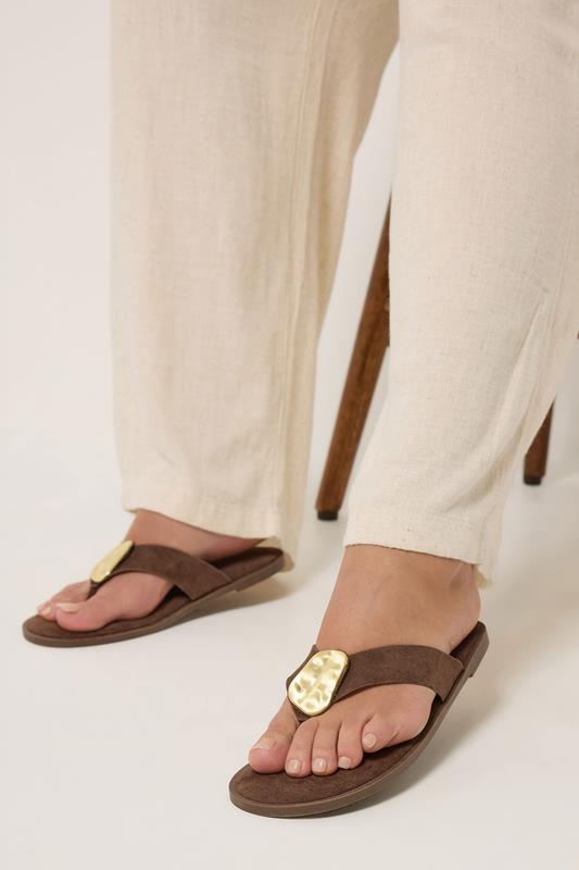 Chocolate Brown Hammered Disk Sandals In Extra Wide EEE Fit
