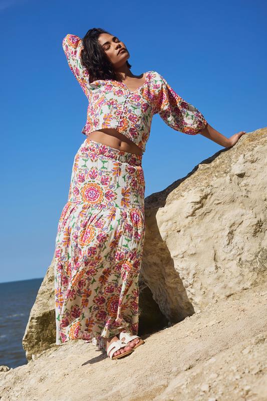  PixieGirl Petite White Abstract Tile Cotton Tiered Maxi Skirt