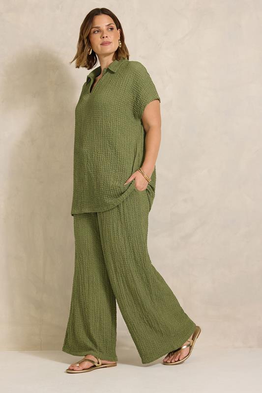 EVANS Plus Size Khaki Green Crinkle Short Sleeve Top | Evans 1