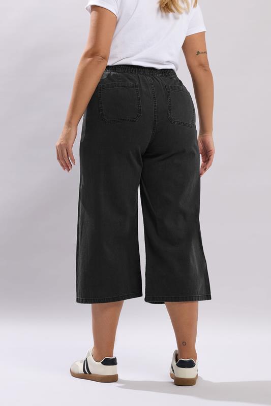 YOURS Plus Size Washed Black Cropped Denim Trousers | Yours Clothing 2