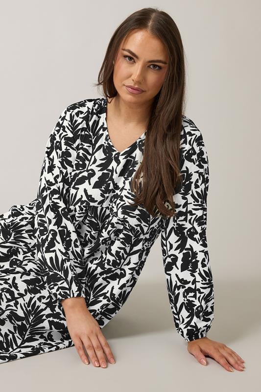 EVANS Plus Size Black Floral Print Crinkle Midi Dress | Evans 5