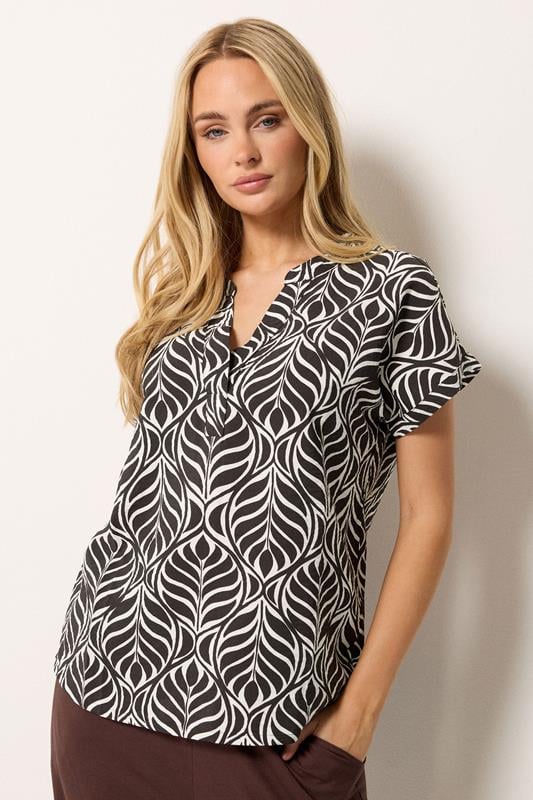  M&Co Brown Leaf Print Notch Neck Top