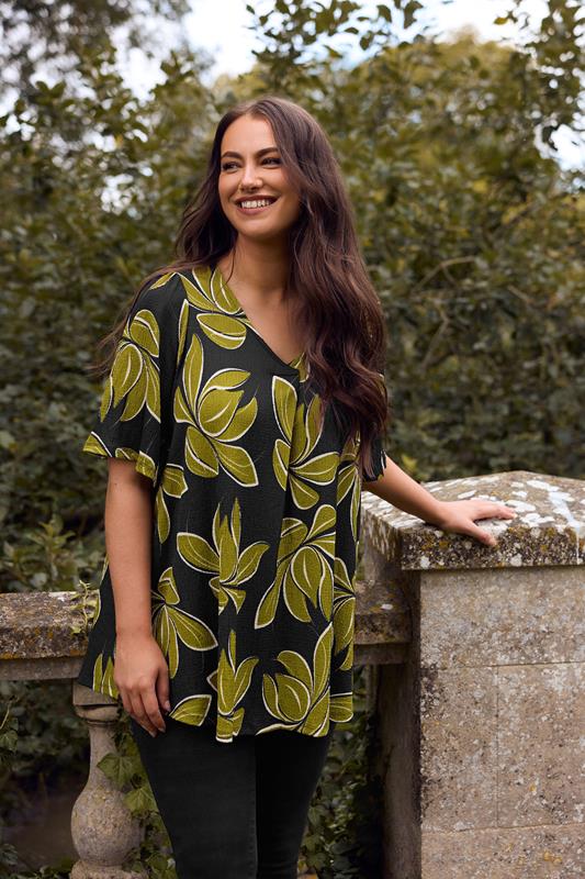 EVANS Curve Black Leaf Print Pleat Front Swing Top