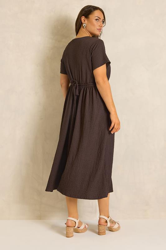 EVANS Plus Size Chocolate Brown Keyhole Textured Maxi Dress | Evans 2