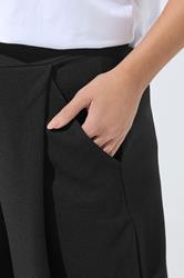 LIMITED COLLECTION Plus Size Black Pleated Barrel Leg Trousers | Yours Clothing 4