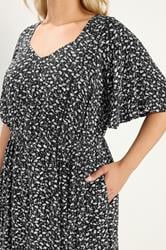 YOURS Plus Size Black Daisy Floral Smock Mini Dress | Yours Clothing 4