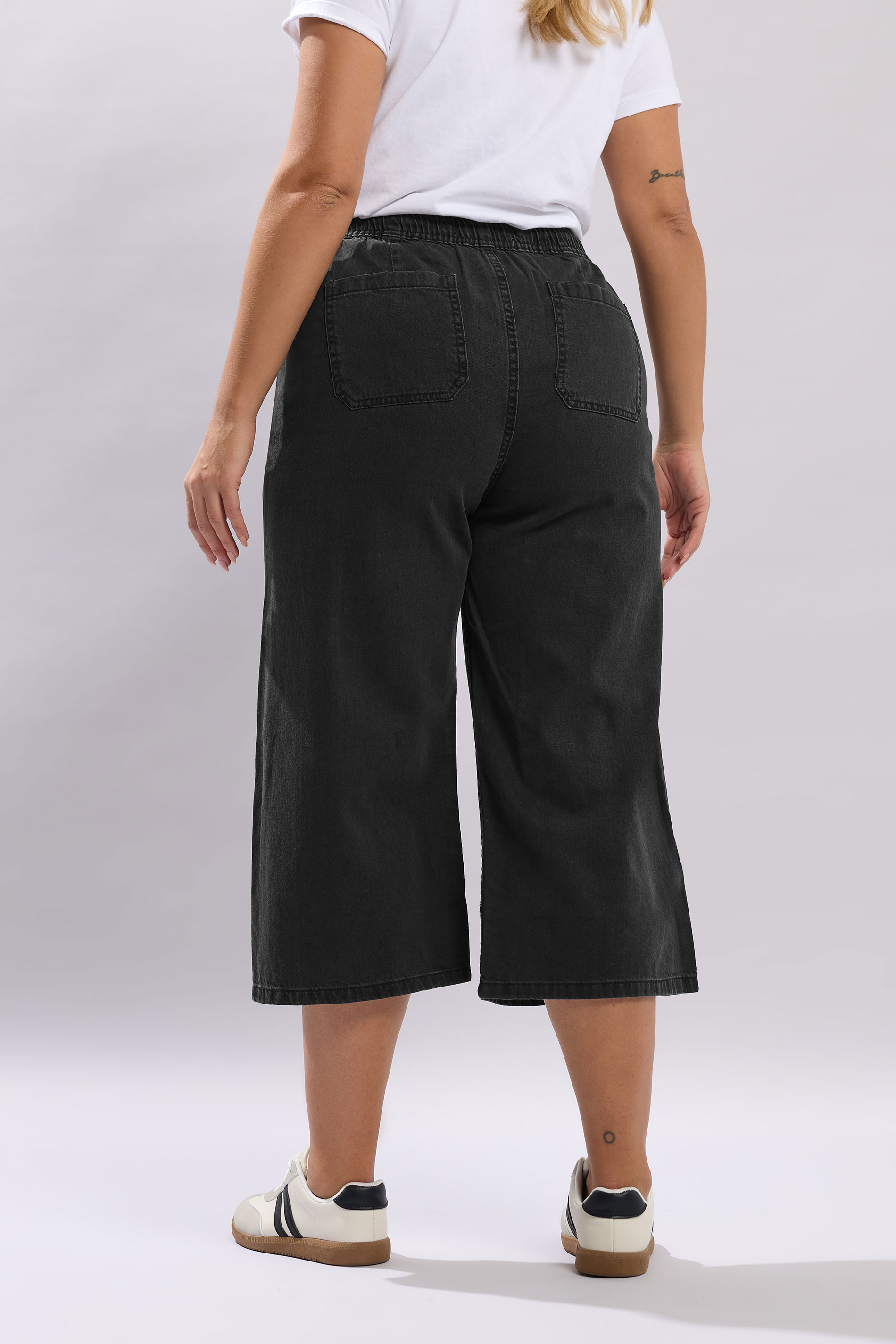 YOURS Plus Size Washed Black Cropped Denim Trousers | Yours Clothing 2