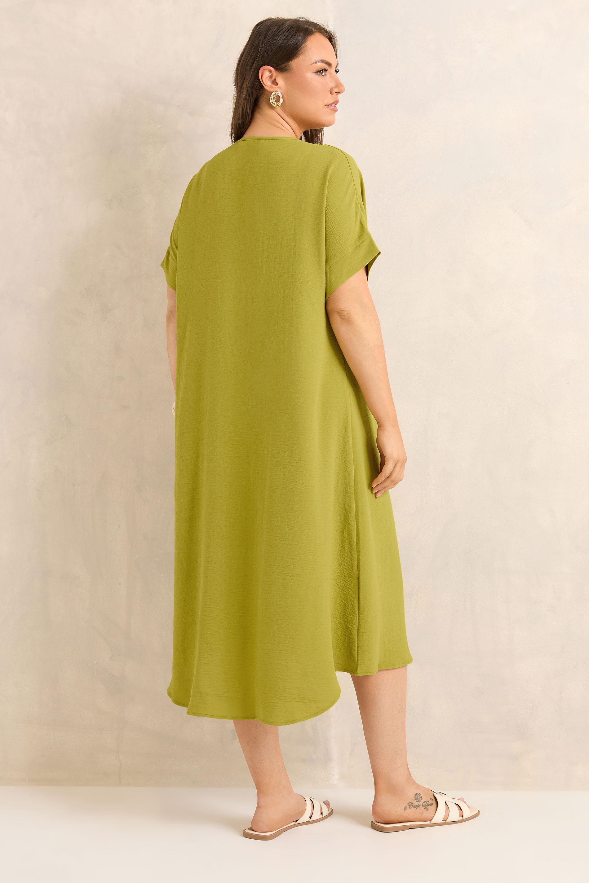 EVANS Plus Size Green Pleat Midi Dress | Evans 2