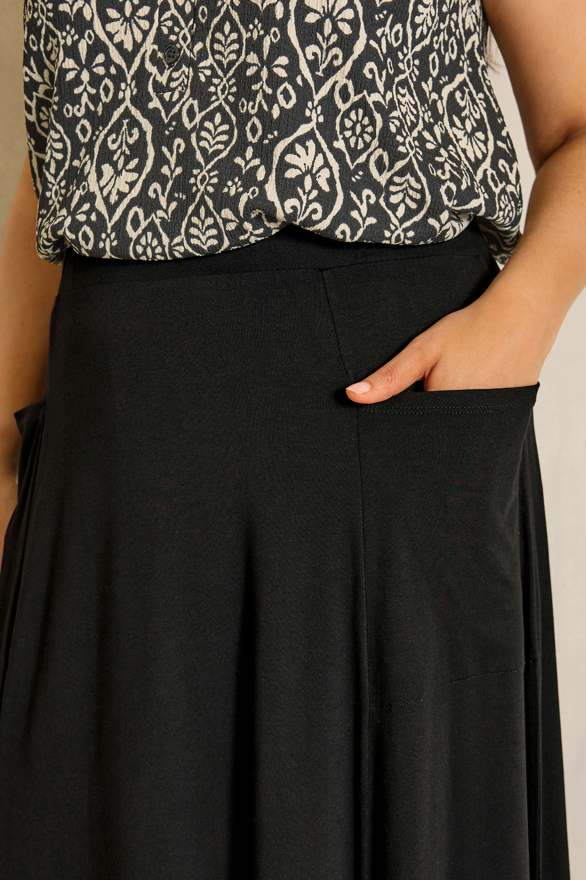 EVANS Plus Size Black Stretch Jersey Midaxi Skirt | Evans 4
