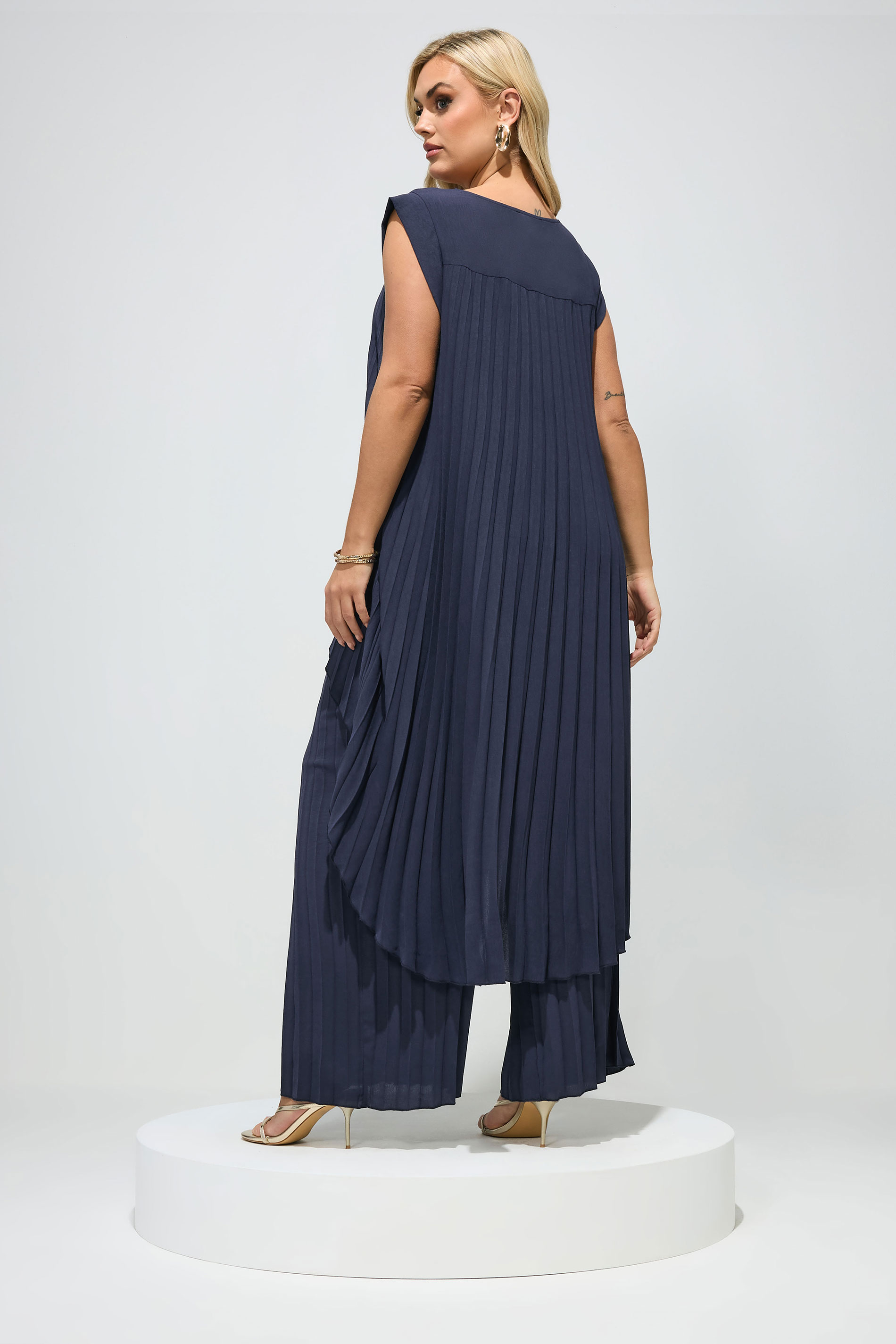YOURS LONDON Plus Size Navy Blue Pleated Set | Yours Clothing 2