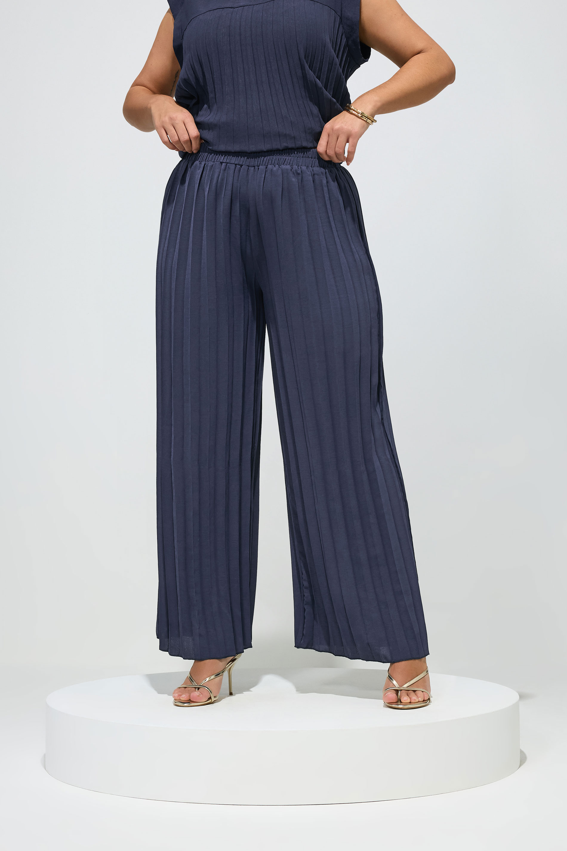 YOURS LONDON Plus Size Navy Blue Pleated Trousers | Yours Clothing 3