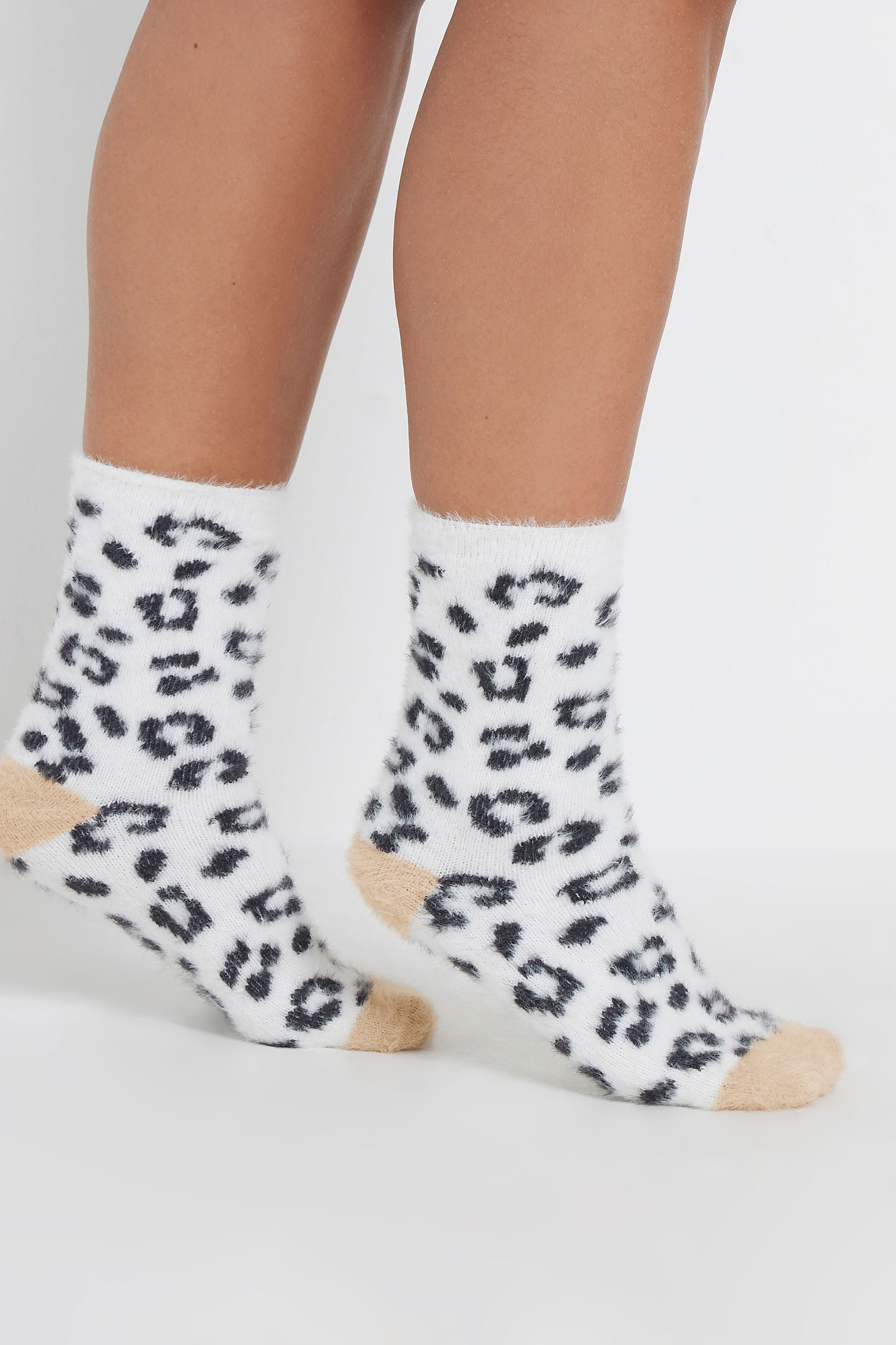 YOURSET 2 PACK Plus Size Black & White Leopard Print Ankle Socks | Yours Clothing 1