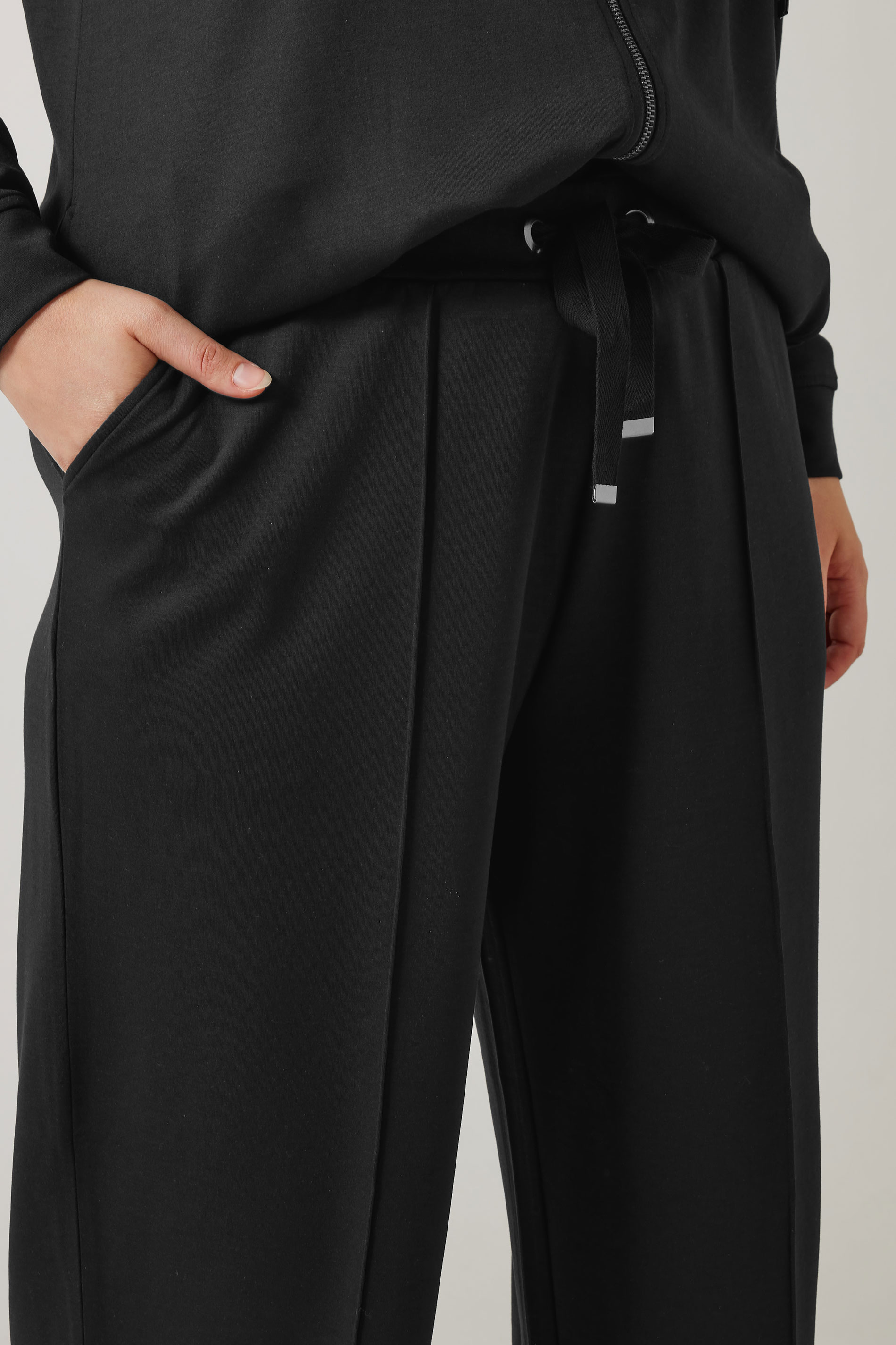EVANS Plus Size Black Luxe Wide Leg Joggers | Evans 4