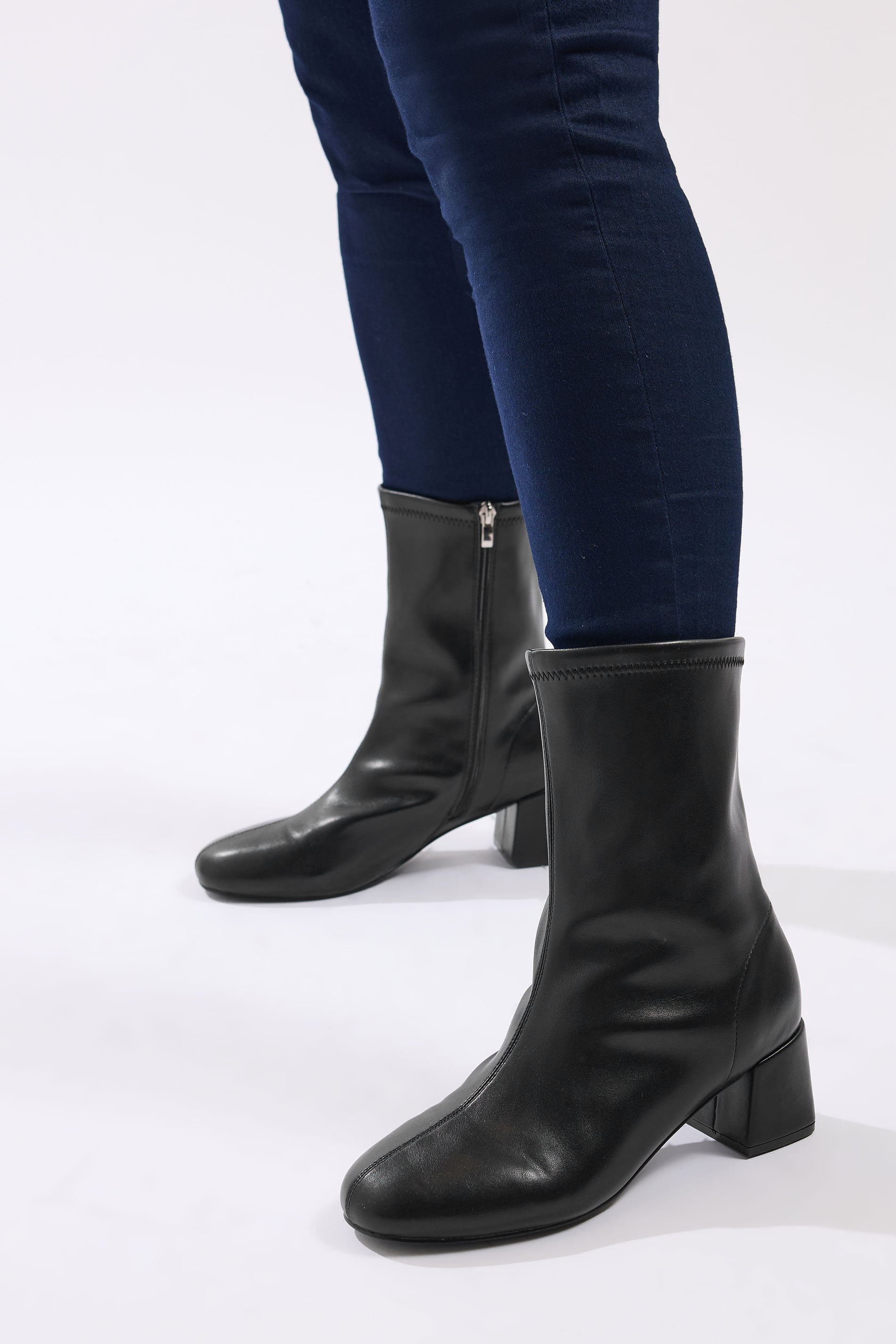 Women's Black Yours Block Heel Stretch Boots In Extra Wide Eee Fit Size 9Eee