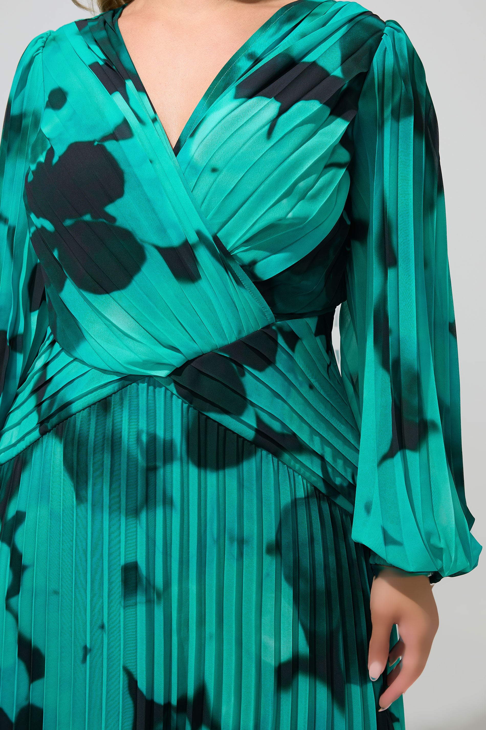 YOURS LONDON Plus Size Teal Green Abstract Pleated Dress | Yours Clothing 5