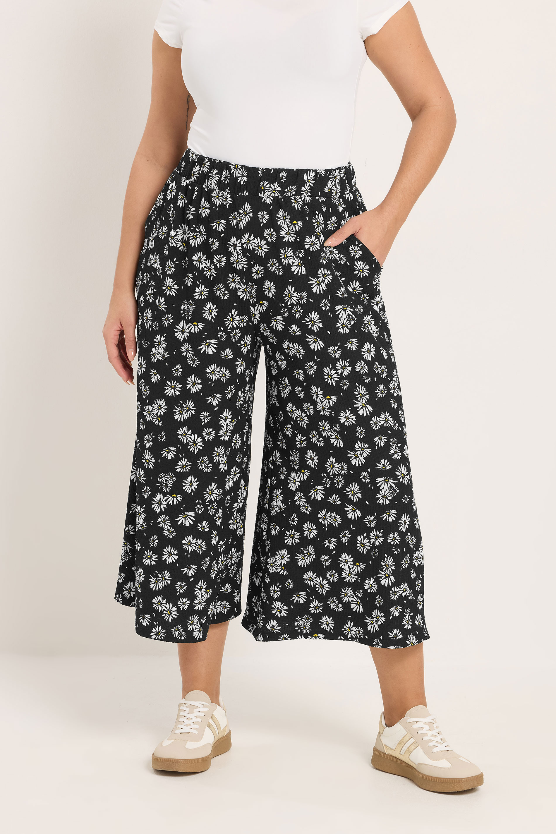 YOURS Curve Black Daisy Print Jersey Culottes | Yours Clothing 3