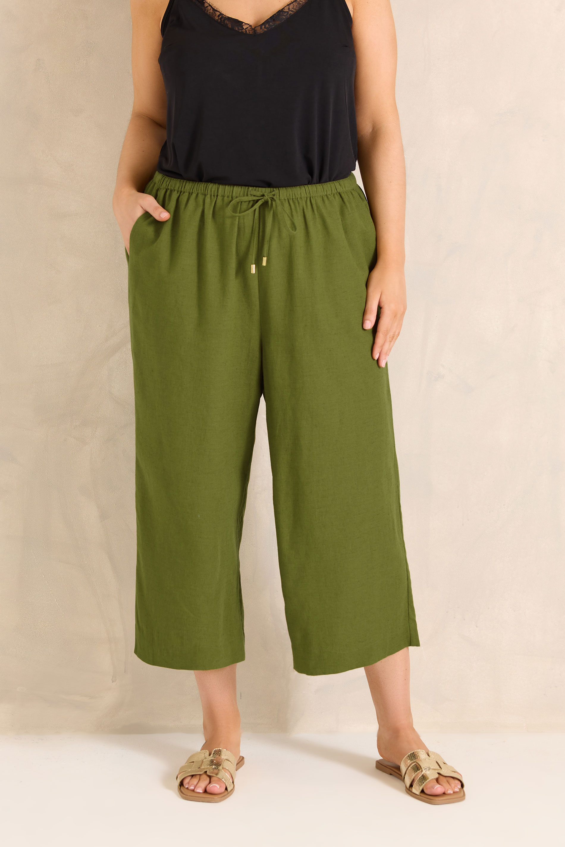 EVANS Plus Size Green Linen Cropped Trousers | Evans 1