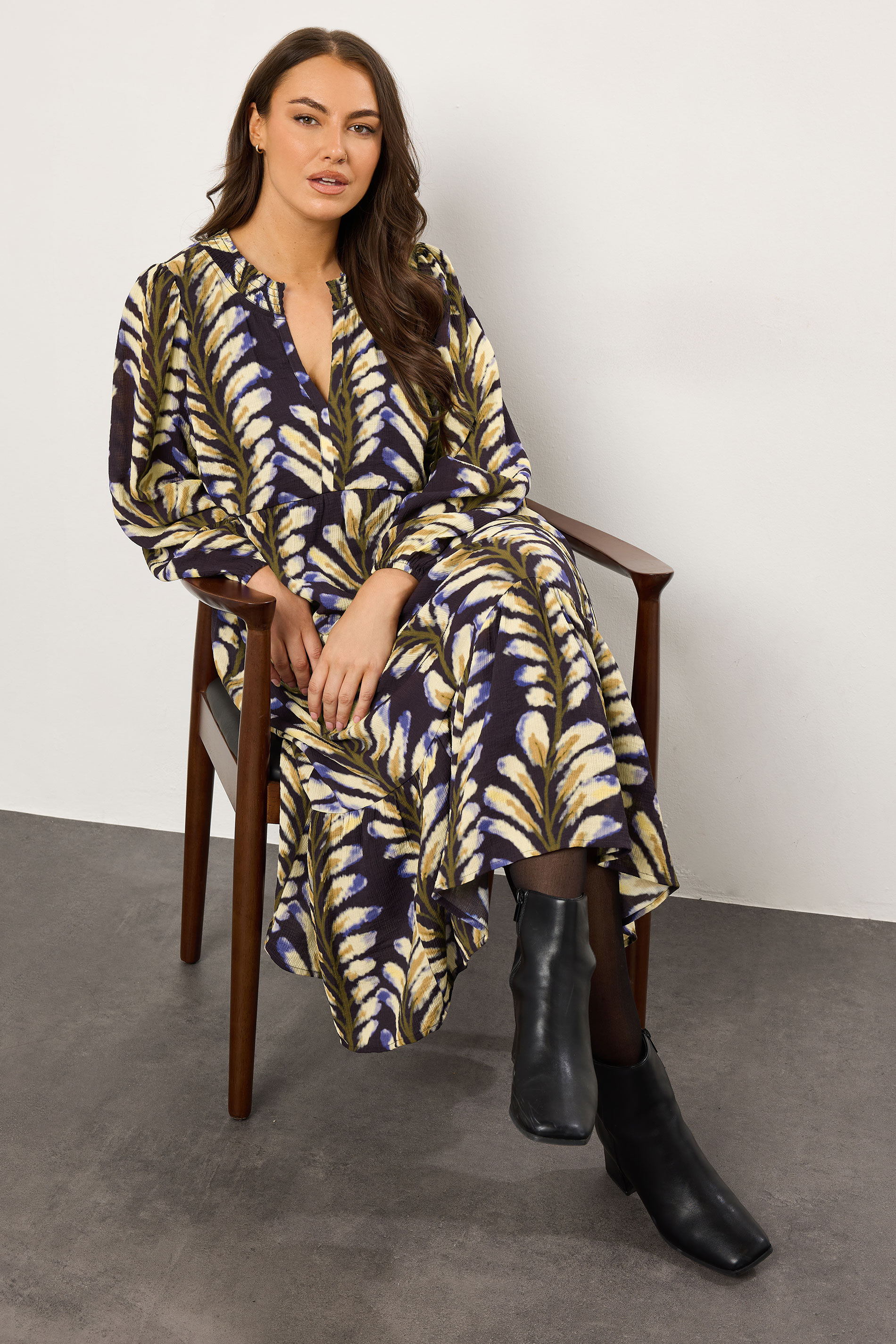EVANS Plus Size Midnight Blue Leaf Print Tiered Maxi Dress | Evans 1