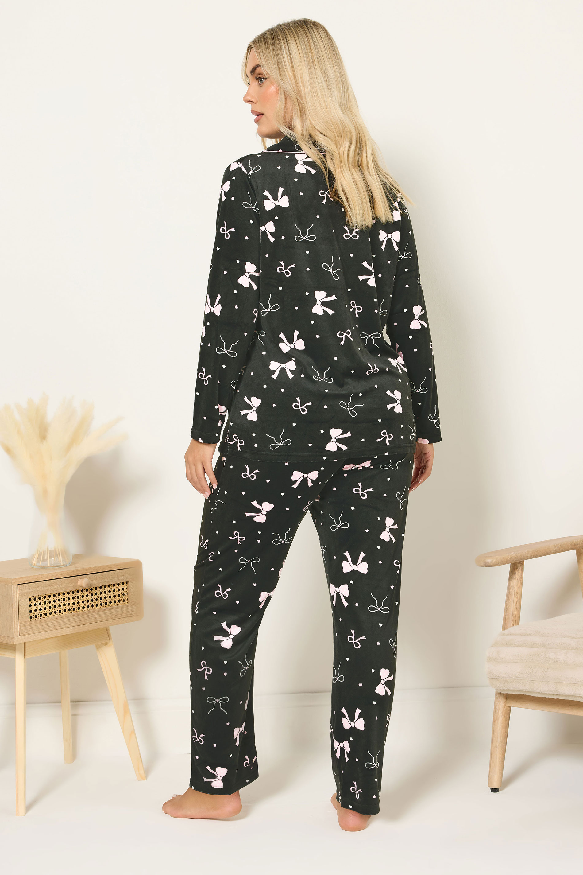 YOURS Plus Size Black Bow Print Fleece Pyjama Set | Yours Clothing 2