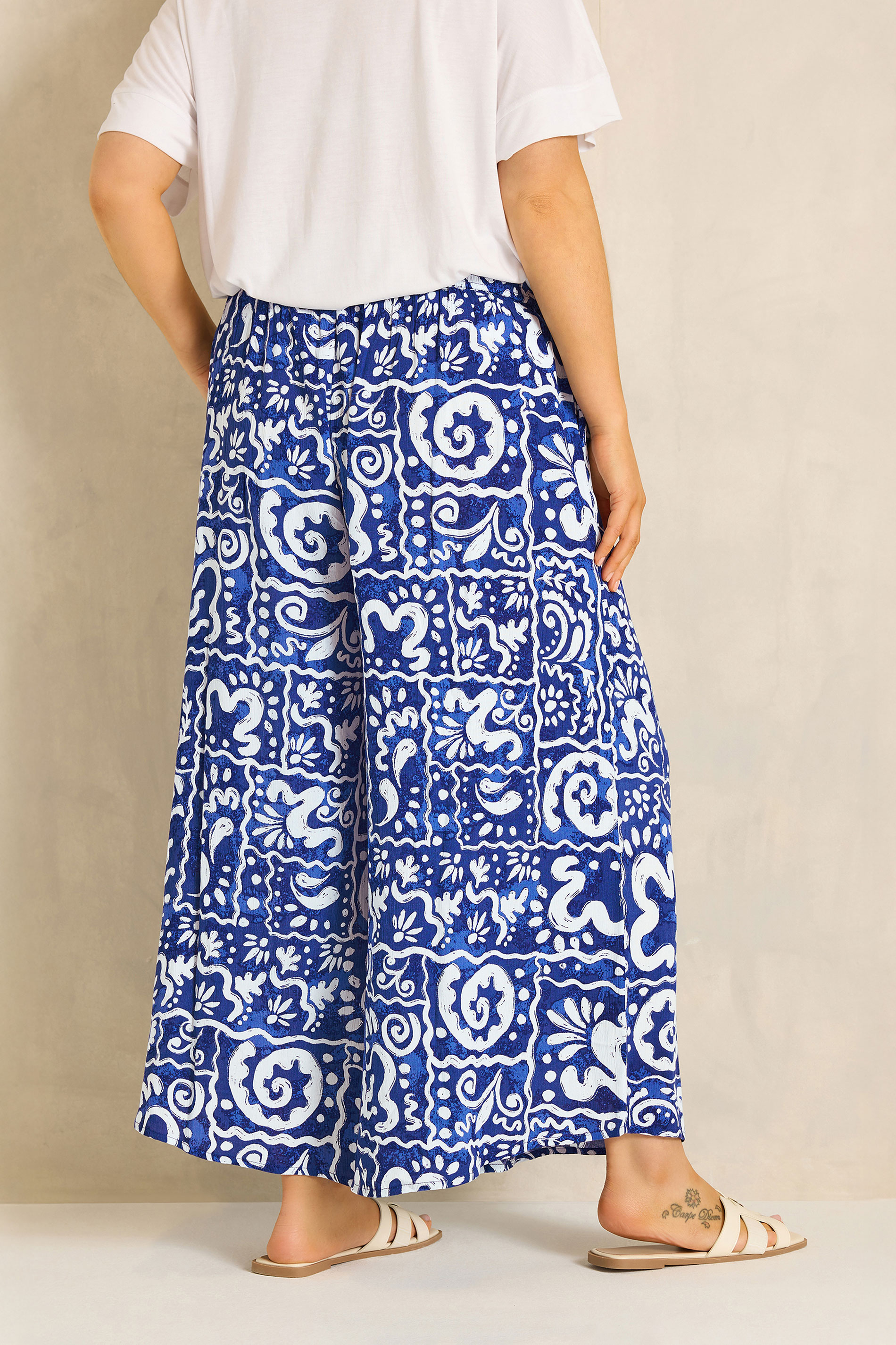 EVANS Plus Size Blue Abstract Print Wide Leg Trouser | Evans 4