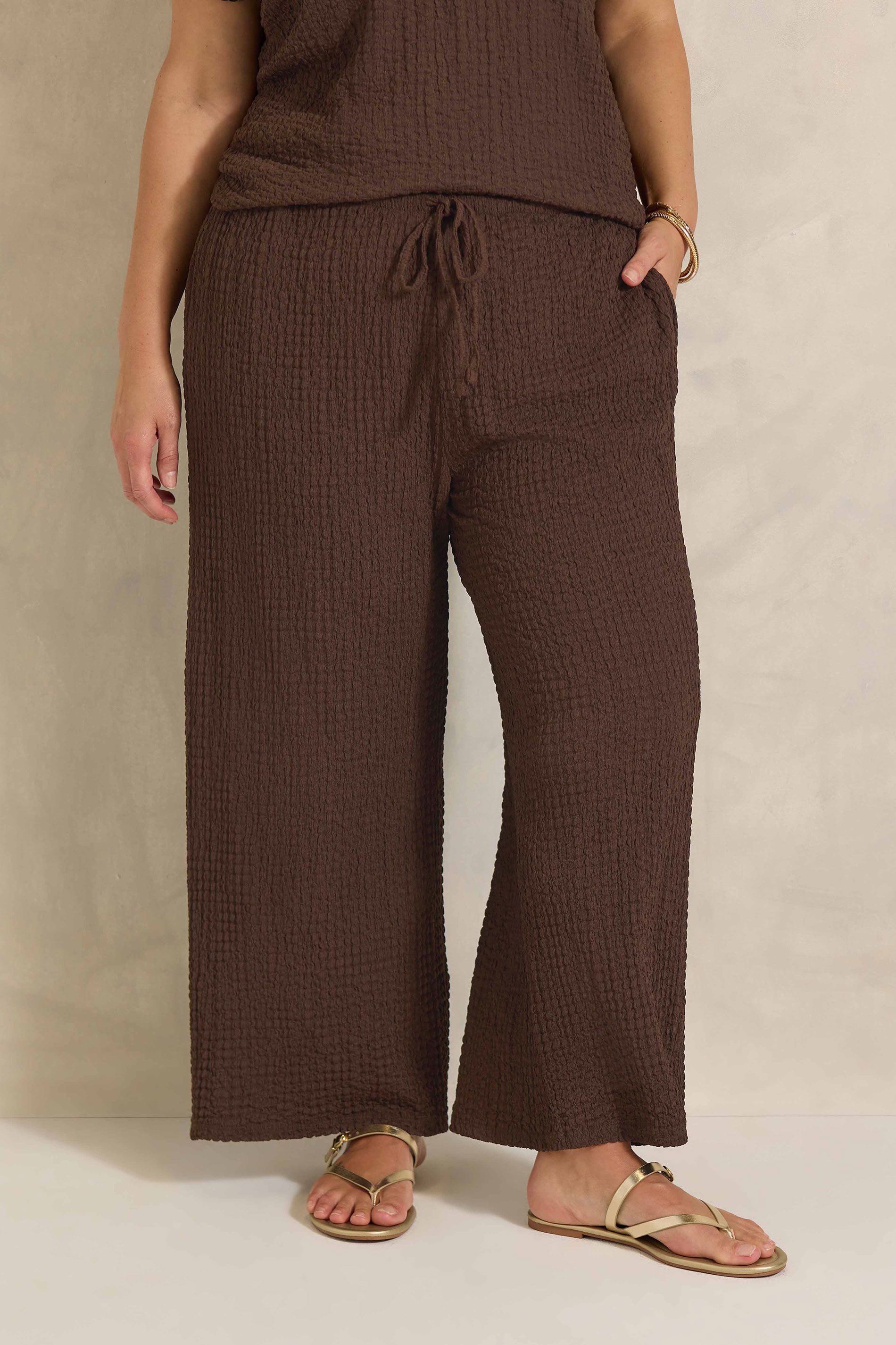 EVANS Plus Size Chocolate Brown Crinkle Wide Leg Trousers | Evans 3