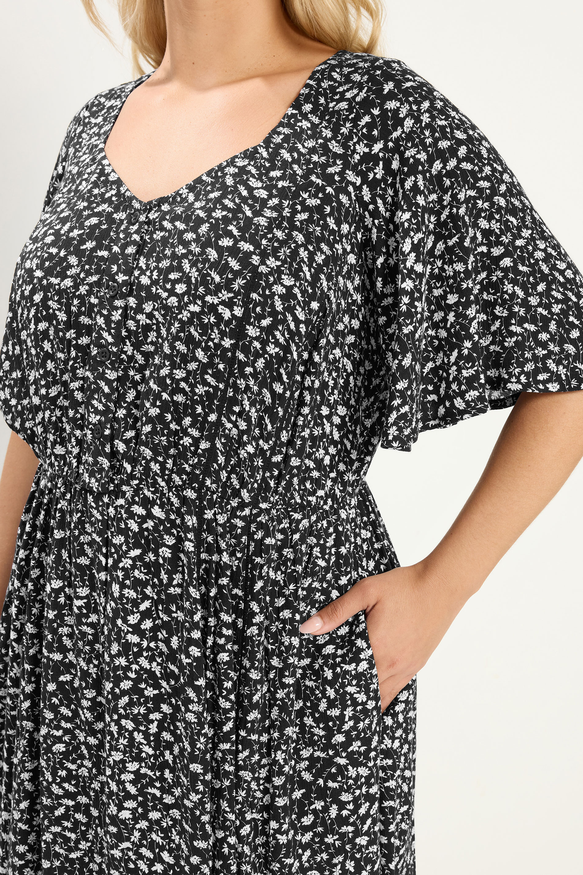 YOURS Plus Size Black Daisy Floral Smock Mini Dress | Yours Clothing 4