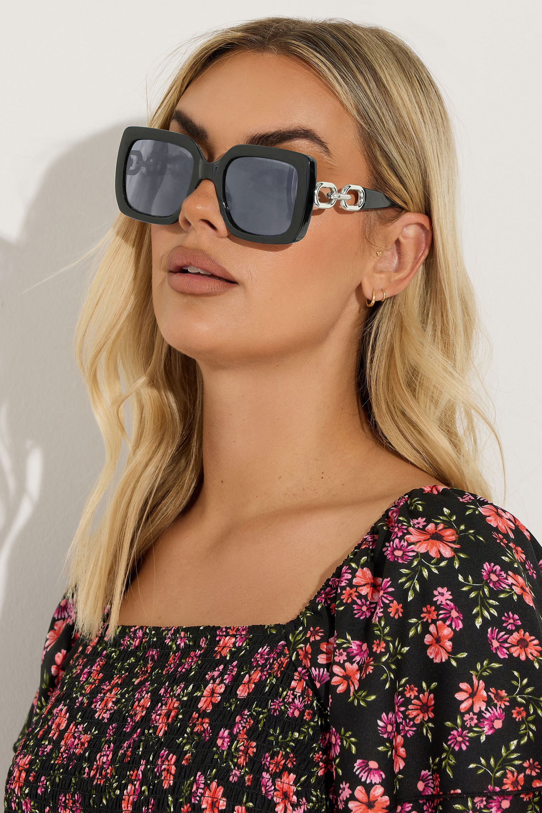 Women's Black Yours Statement Chain Sunglasses Size One Size