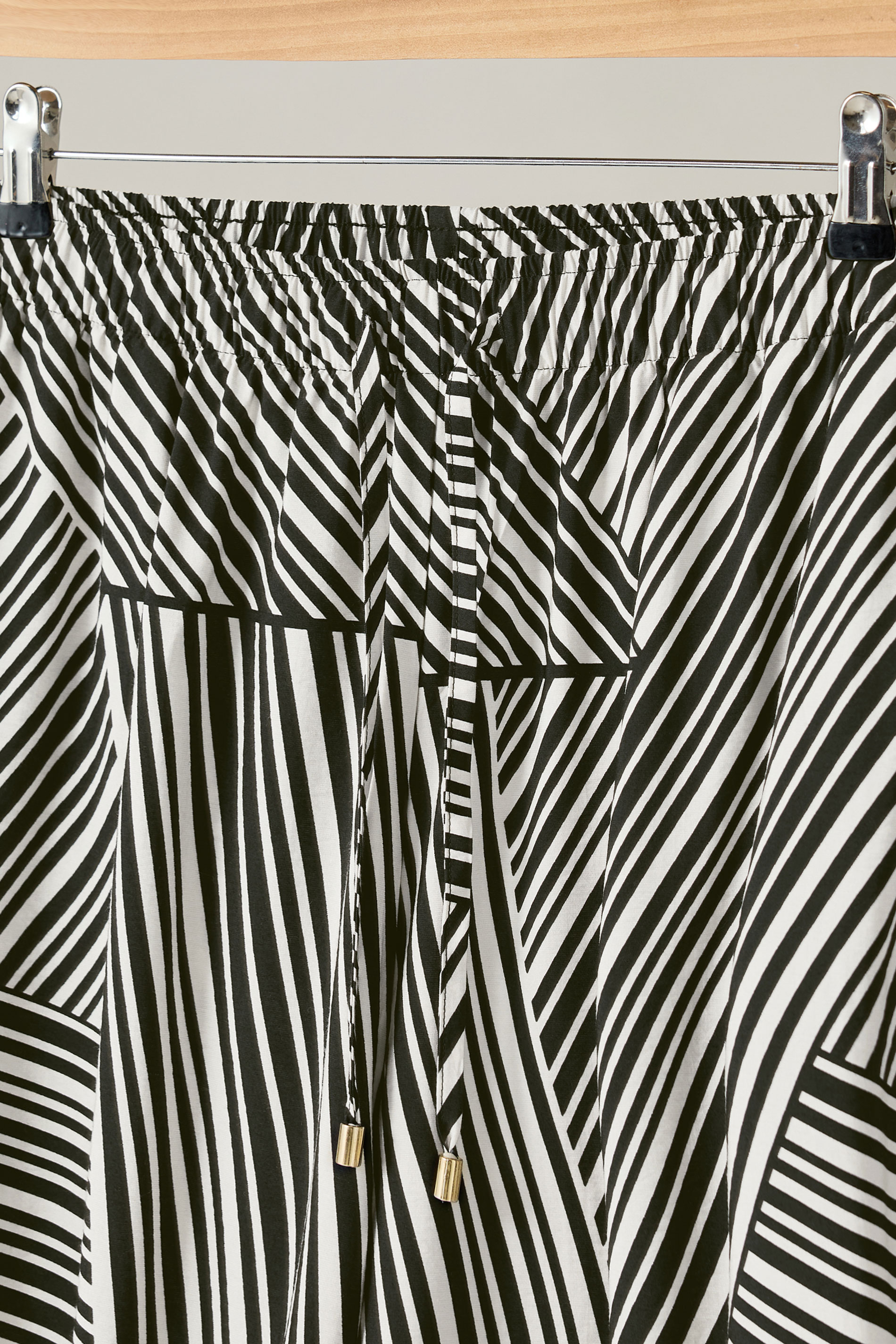 EVANS Plus Size Black Stripe Print Wide Leg Trousers | Evans 7