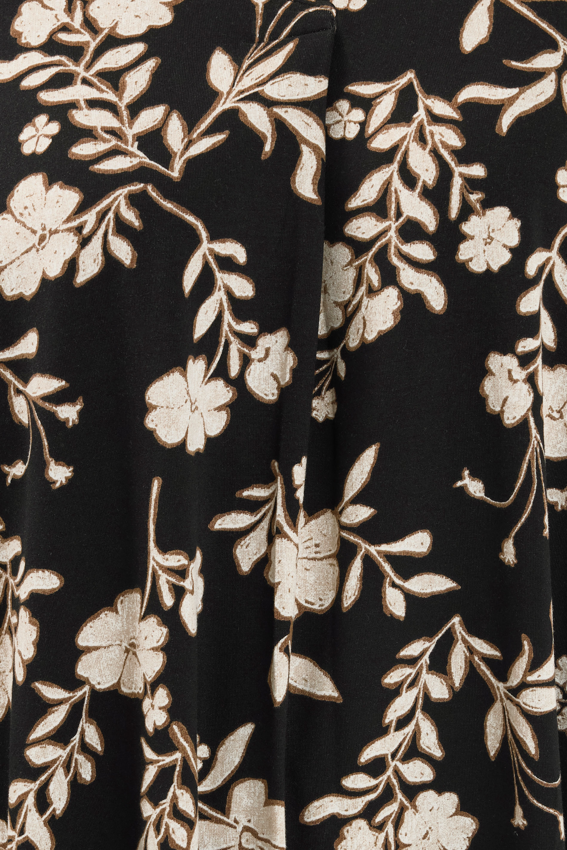 EVANS Plus Size Black Floral Pleat Swing Top | Evans 5