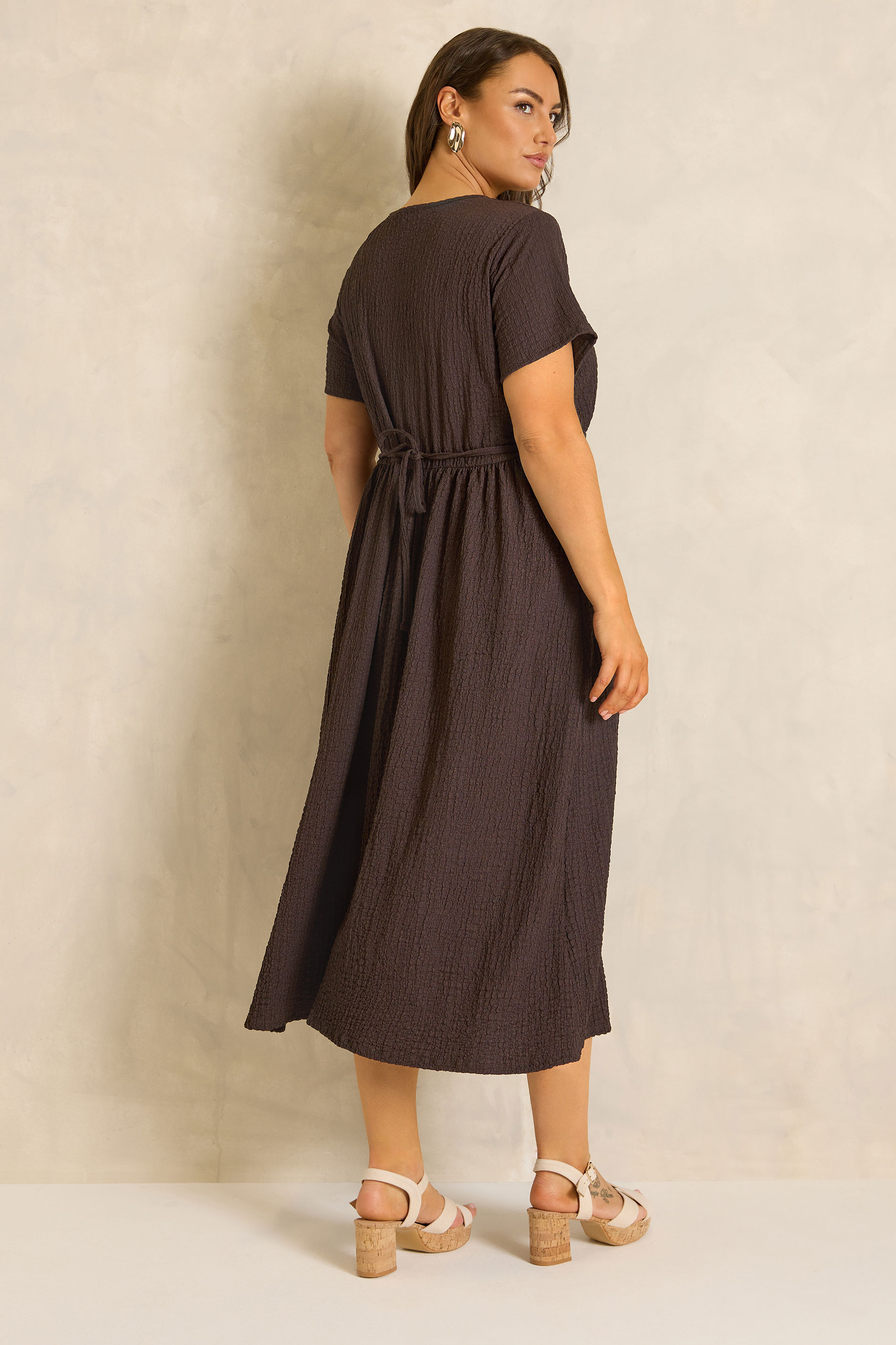 EVANS Plus Size Chocolate Brown Keyhole Textured Maxi Dress | Evans 2