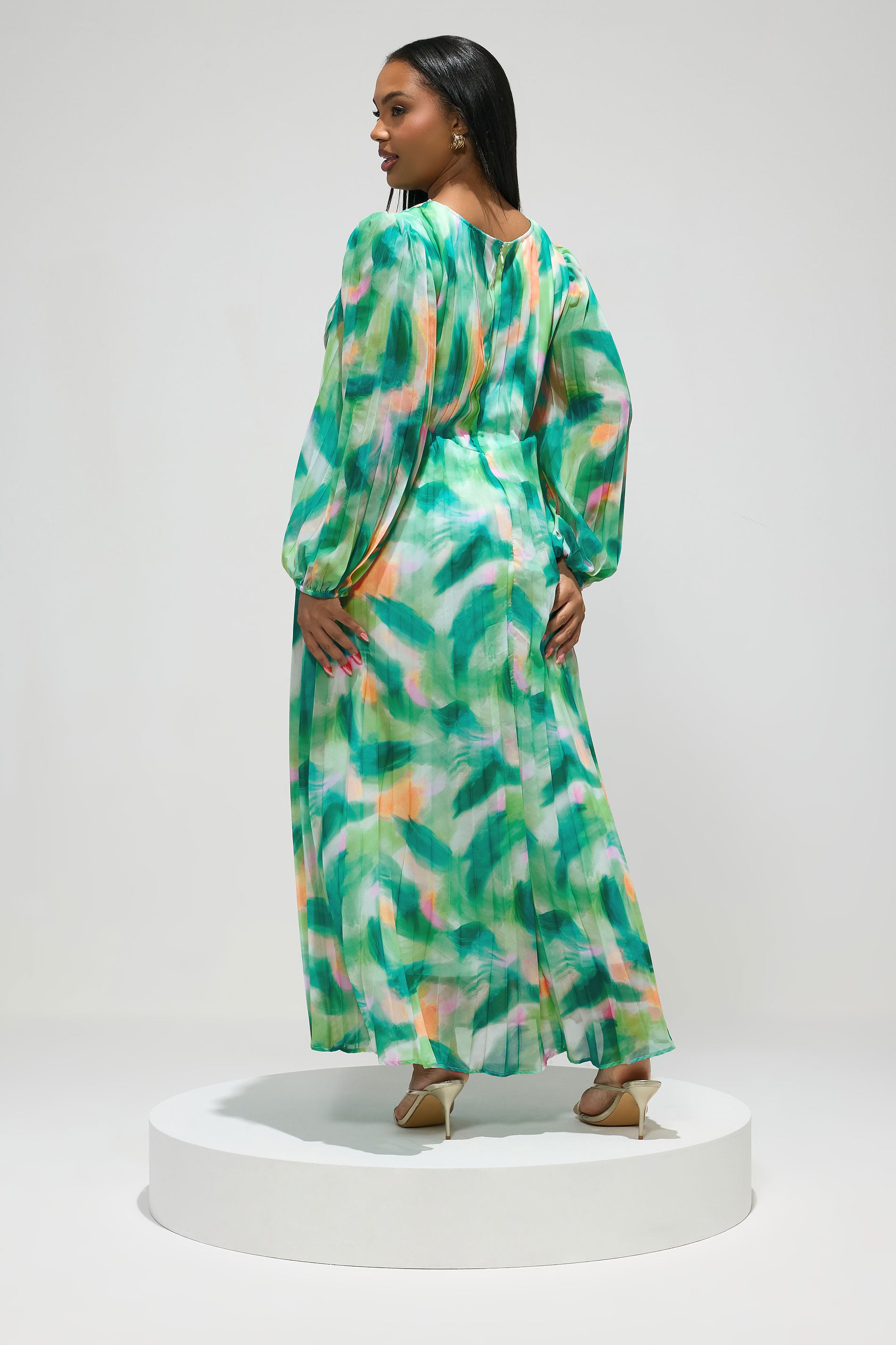 YOURS LONDON Plus Size Green Abstract Pleated Dress | Yours Clothing 4