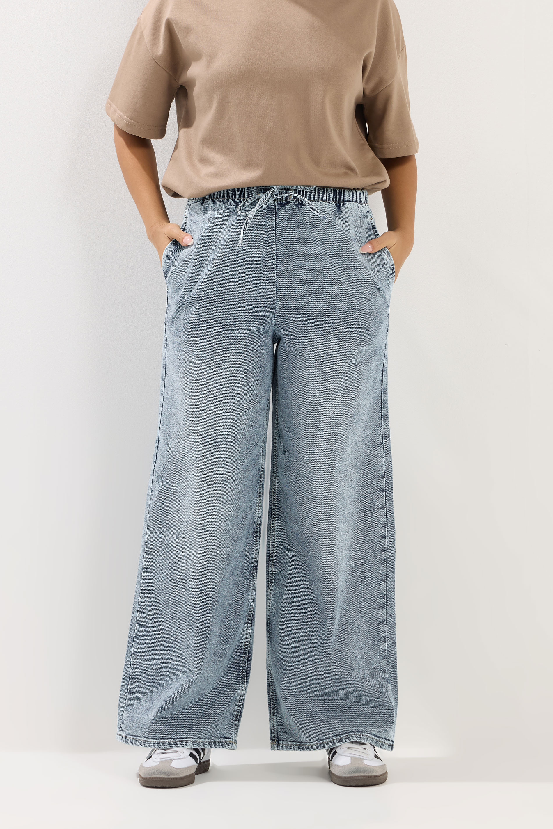 PixieGirl Petite Women's Mid Blue Pull On Wide Leg Jeans | PixieGirl 1