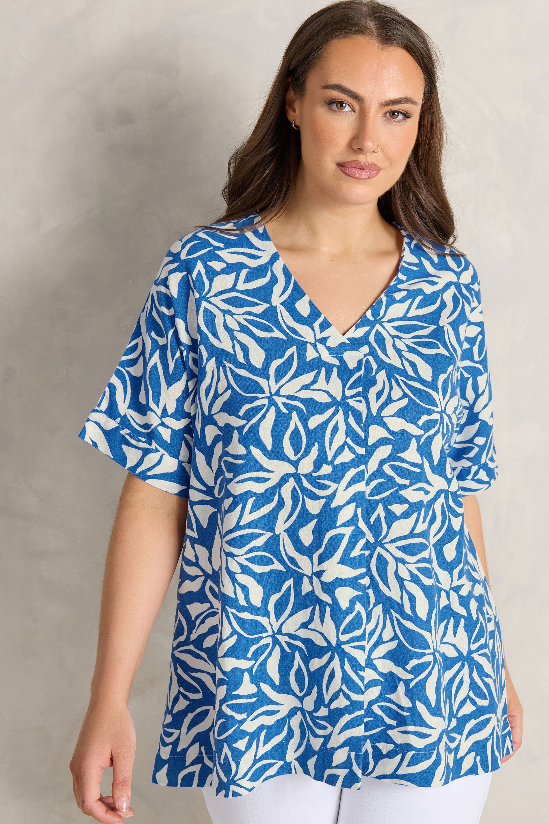 EVANS Plus Size Blue Leaf Print Premium Linen Front Pleat Top | Evans 3