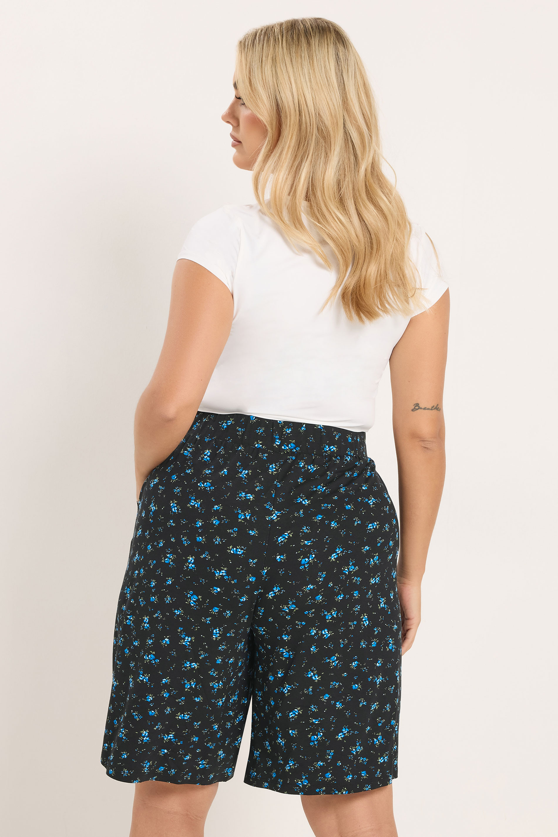 YOURS Plus Size Black Floral Ditsy Shorts | Yours Clothing 2