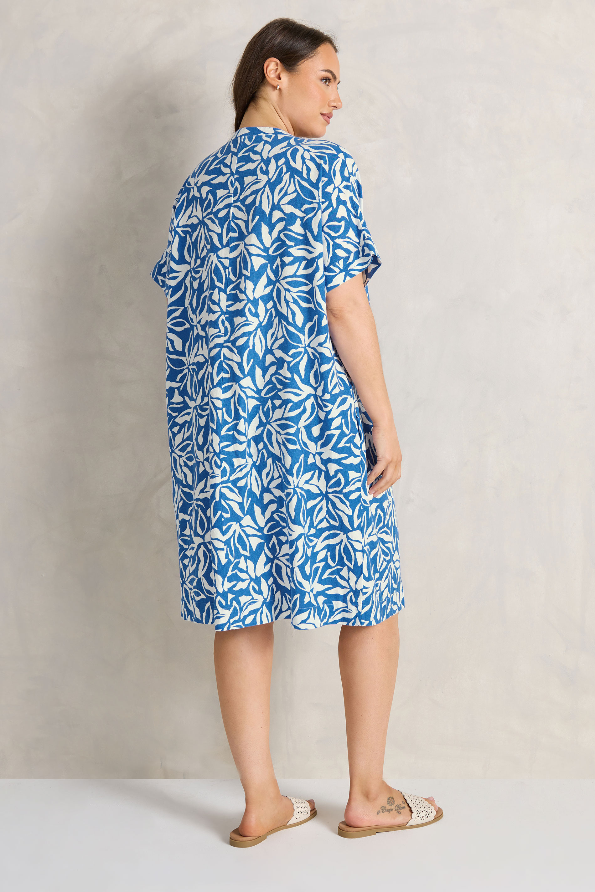 EVANS Plus Size Blue Premium Linen Leaf Print Shift Dress | Evans 4